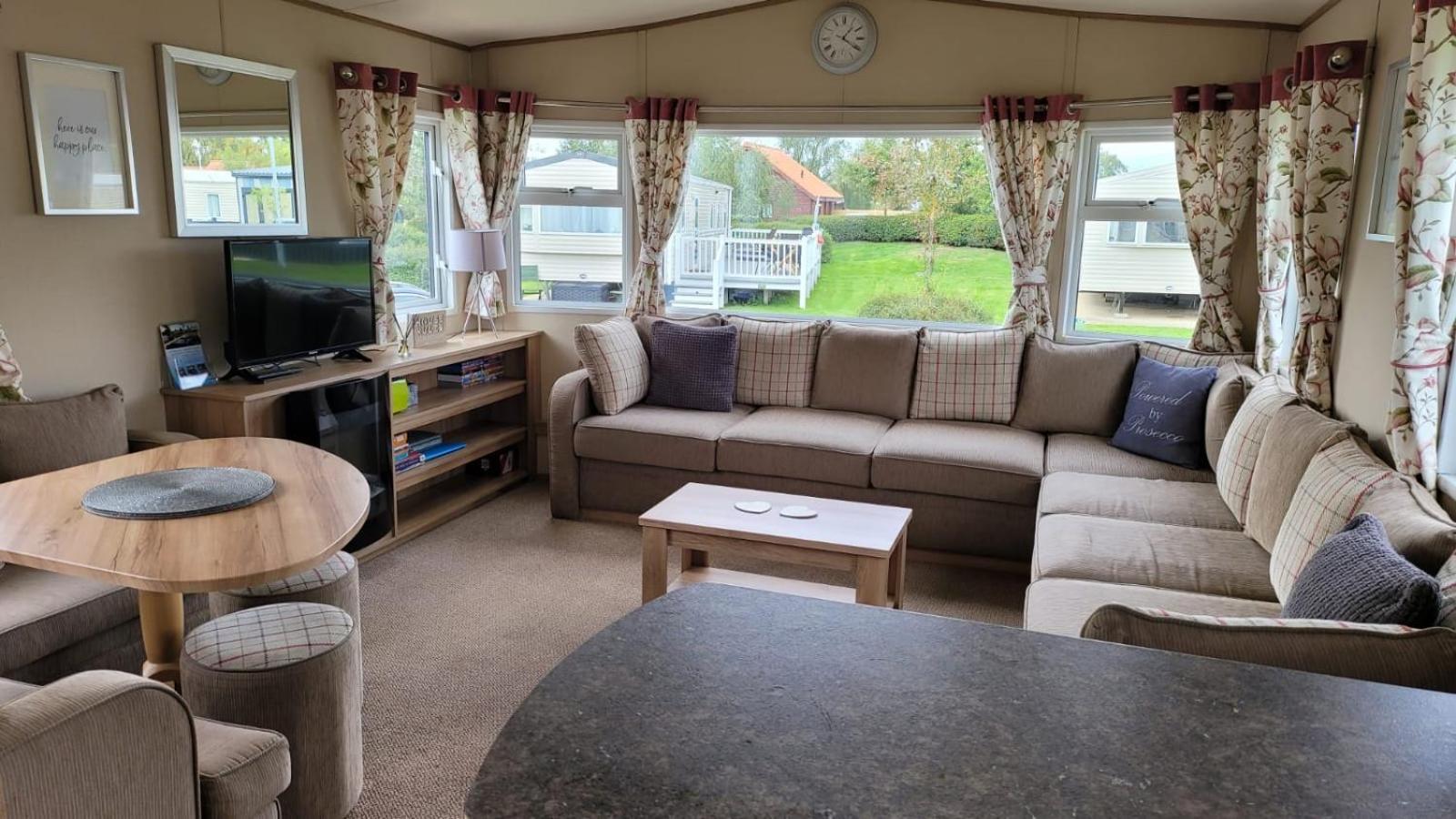 Tattershall Lakes Kingfisher Caravan 8 Berth With Hot Tub & Wifi Εξωτερικό φωτογραφία