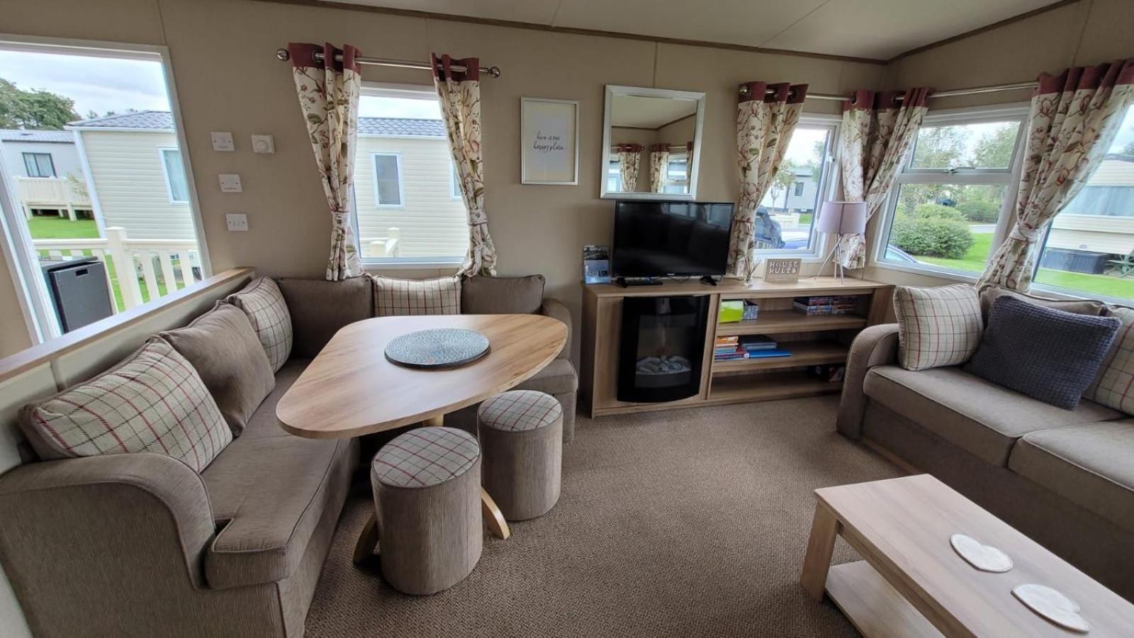 Tattershall Lakes Kingfisher Caravan 8 Berth With Hot Tub & Wifi Εξωτερικό φωτογραφία