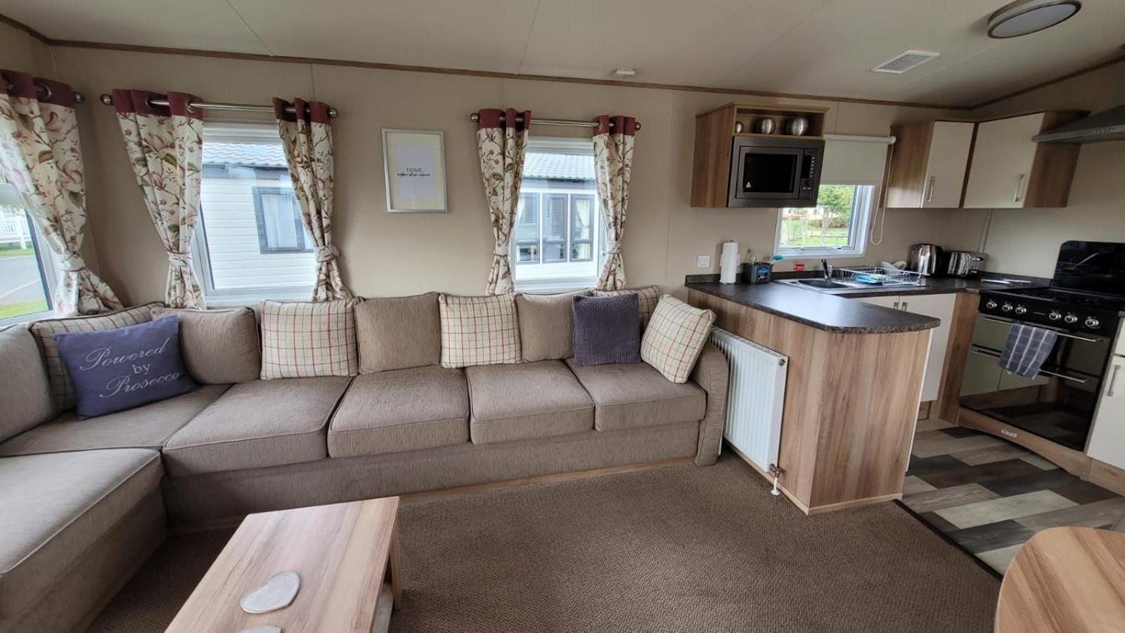 Tattershall Lakes Kingfisher Caravan 8 Berth With Hot Tub & Wifi Εξωτερικό φωτογραφία